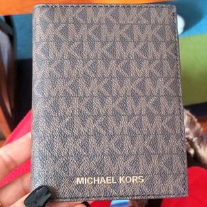 MK Michael Kors Passport Wallet